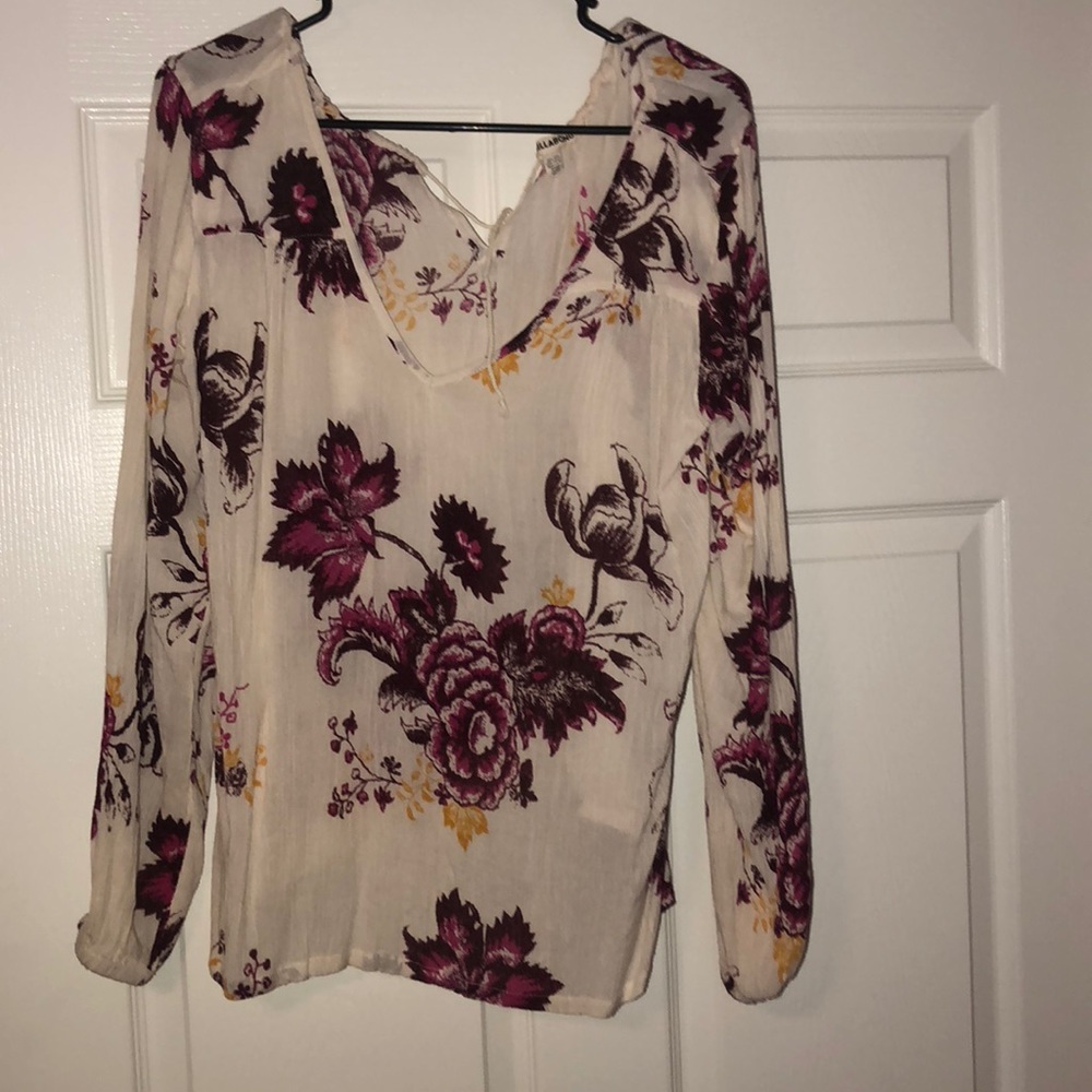 Women’s long sleeve top